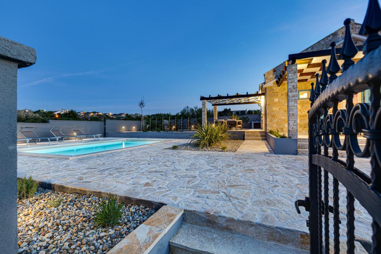 Stonehouse Milan Villa Razanac Exterior photo
