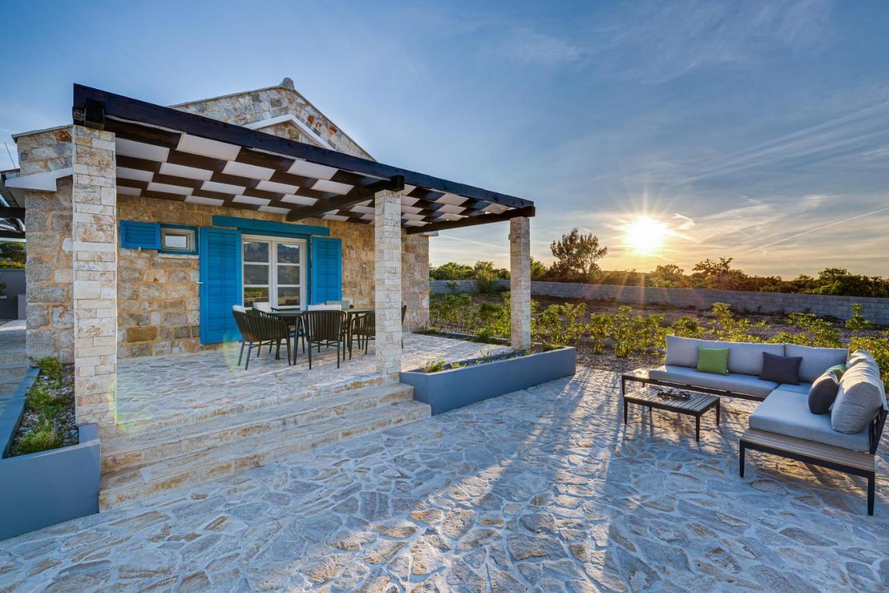 Stonehouse Milan Villa Razanac Exterior photo